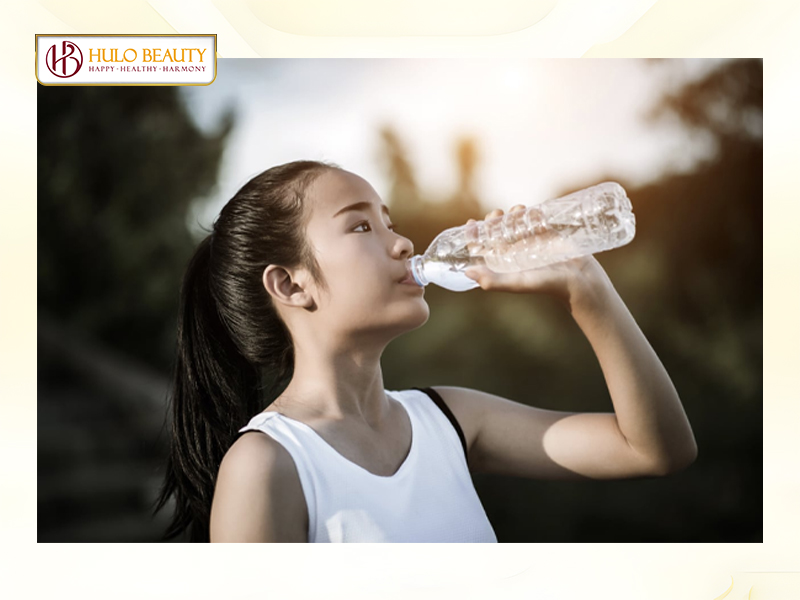 Nước lọc giúp ngăn ngừa nếp nhăn và thải độc
