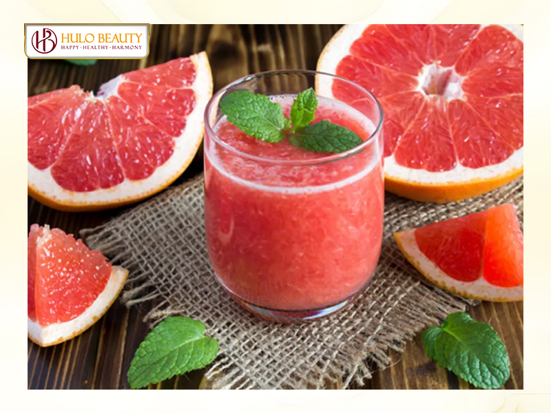 Nước ép bưởi giúp chống lão hóa nhờ vào hàm lượng vitamin C dồi dào