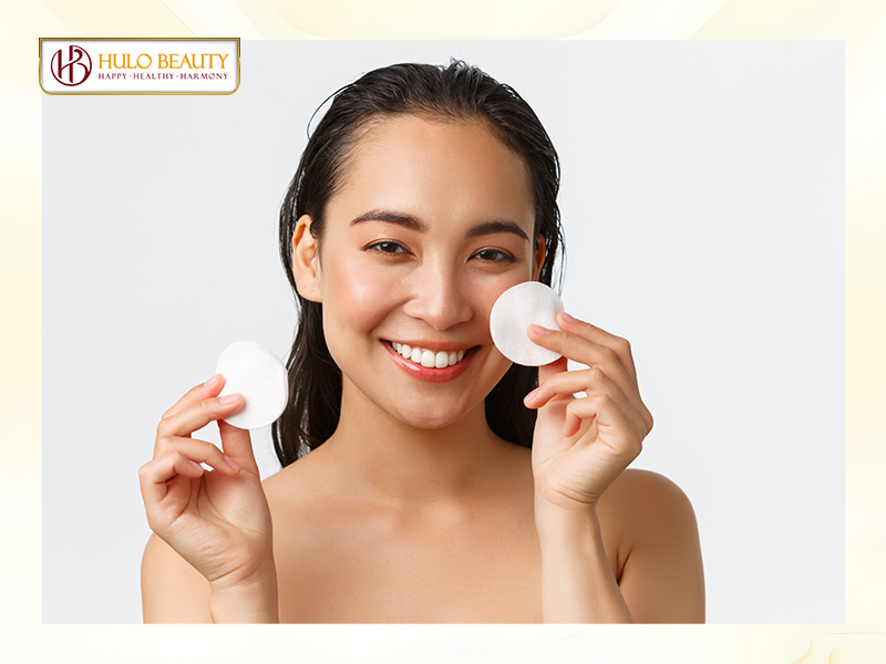 Tẩy trang giúp loại bỏ các chất trang điểm