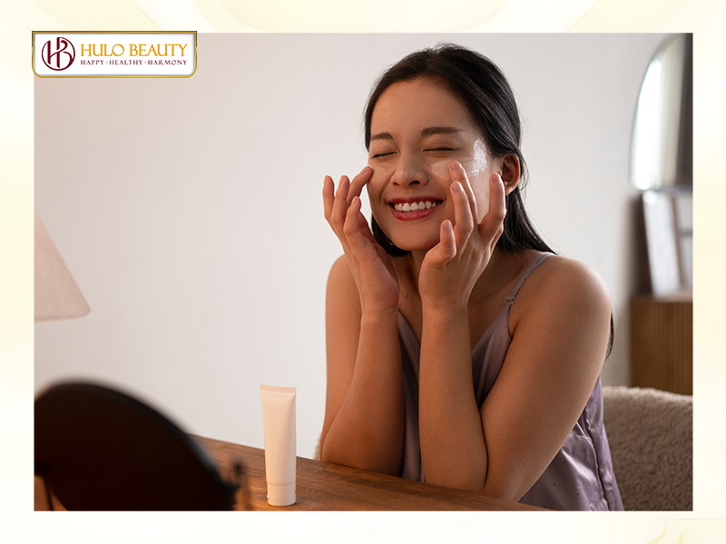 Hướng dẫn chăm sóc da mặt sau sinh tại nhà