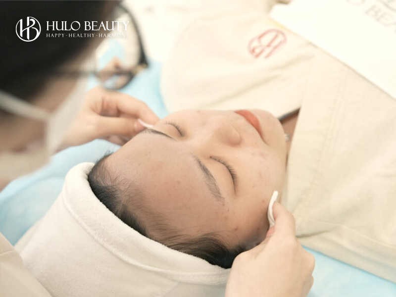 BƯỚC 1: VỆ SINH DA