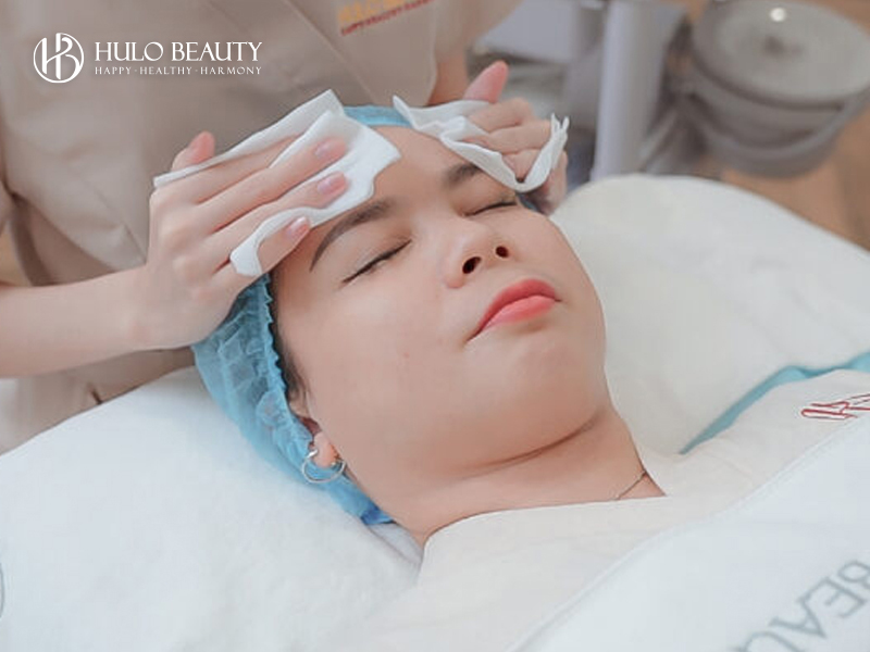 Bước 1: Vệ sinh da