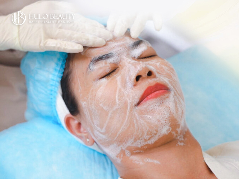 Bước 1: Vệ sinh da