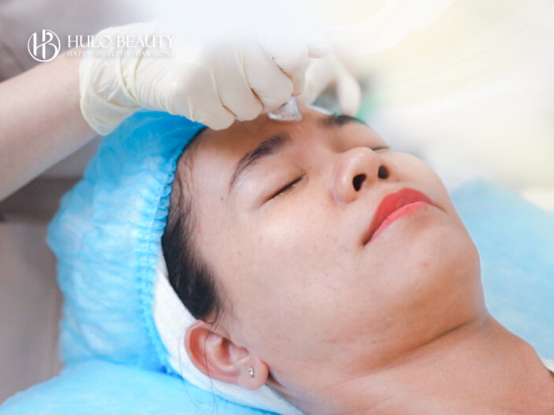 Bước 2: Tiến hành Aqua peel